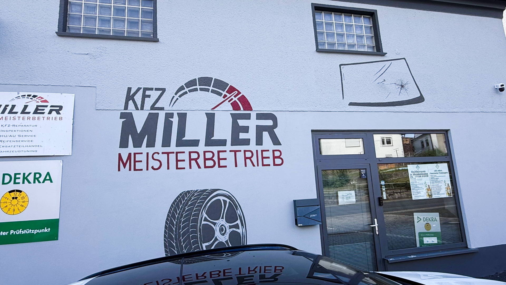 Sportwagen vor der Werkstatt von KFZ Miller