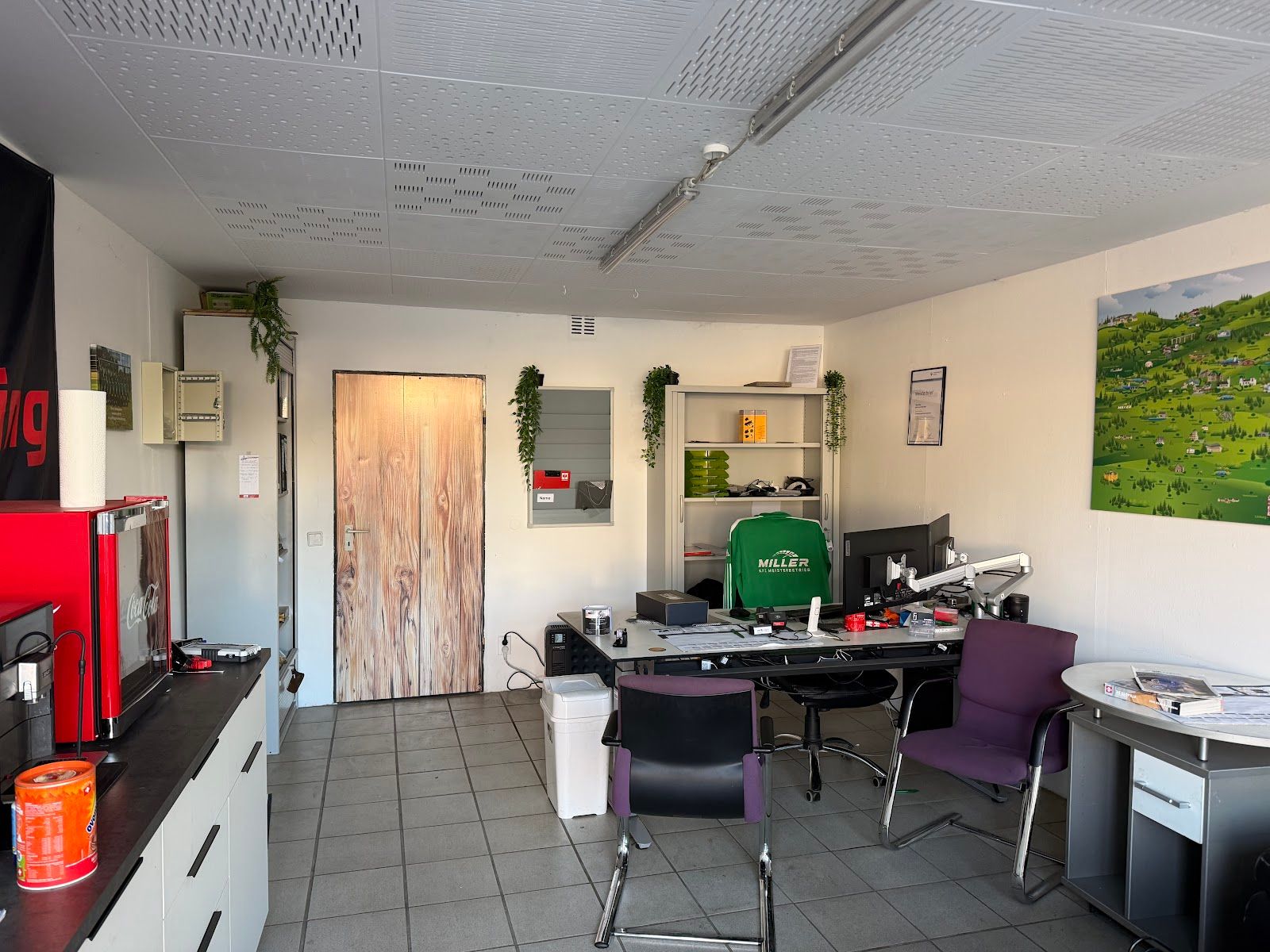 Büro und Annahme von KFZ Miller