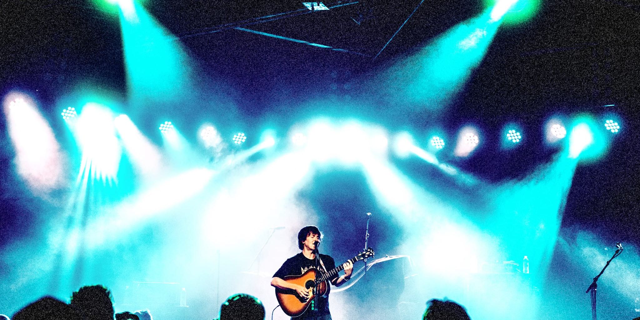 Chris Conley performing solo at The Glasshouse in Pomona, April 2026. Photo by Joma Mandocdoc.