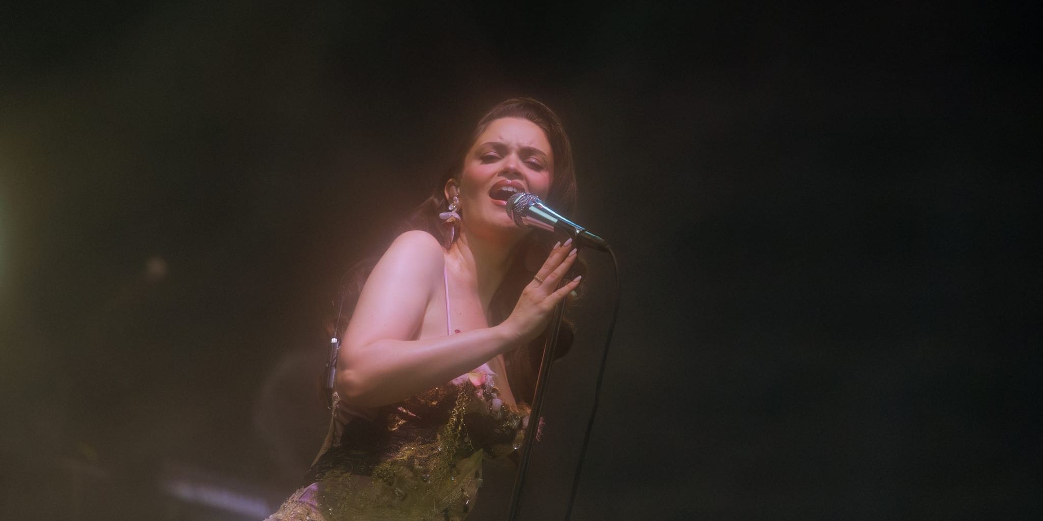 Sabrina Claudio performing at The Wiltern in Los Angeles