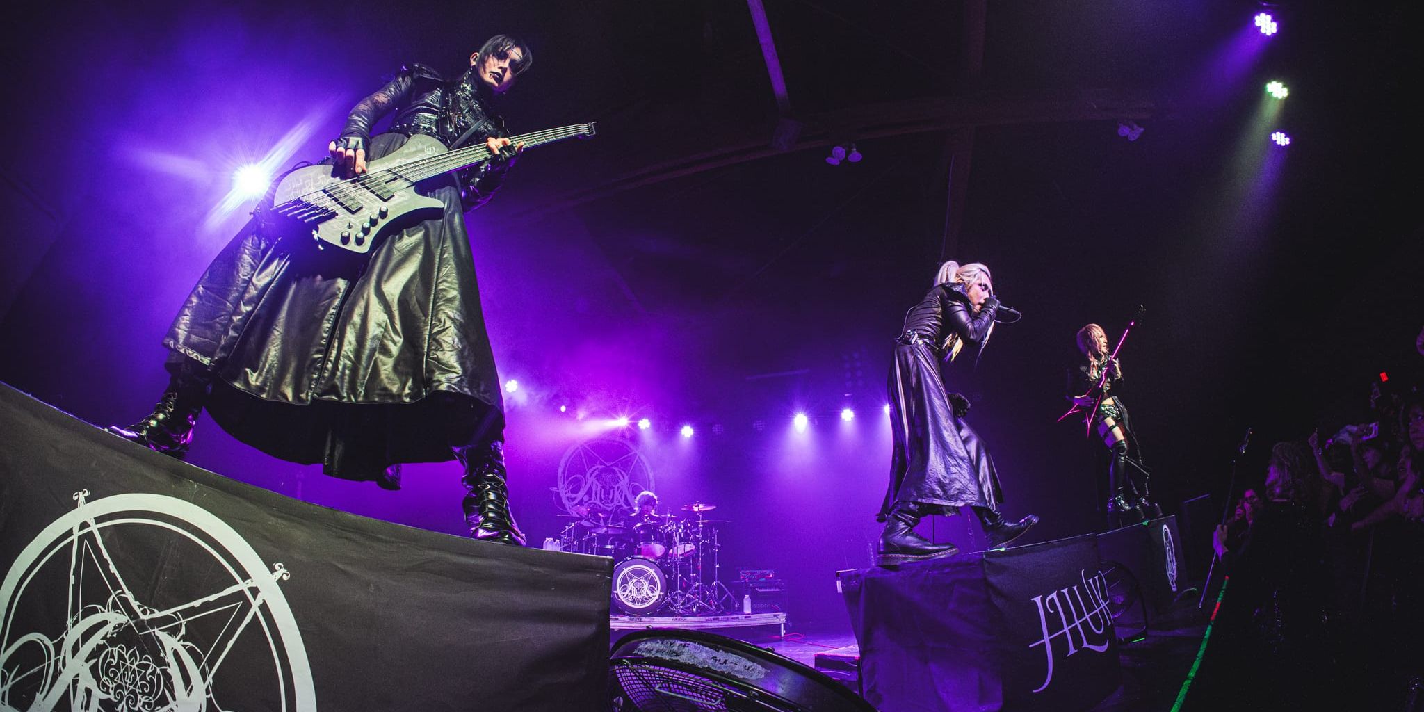 Jiluka frontman Ricko on stage at The Glass House