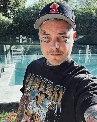 Ahren Stringer performing live, former bassist and vocalist of The Amity Affliction