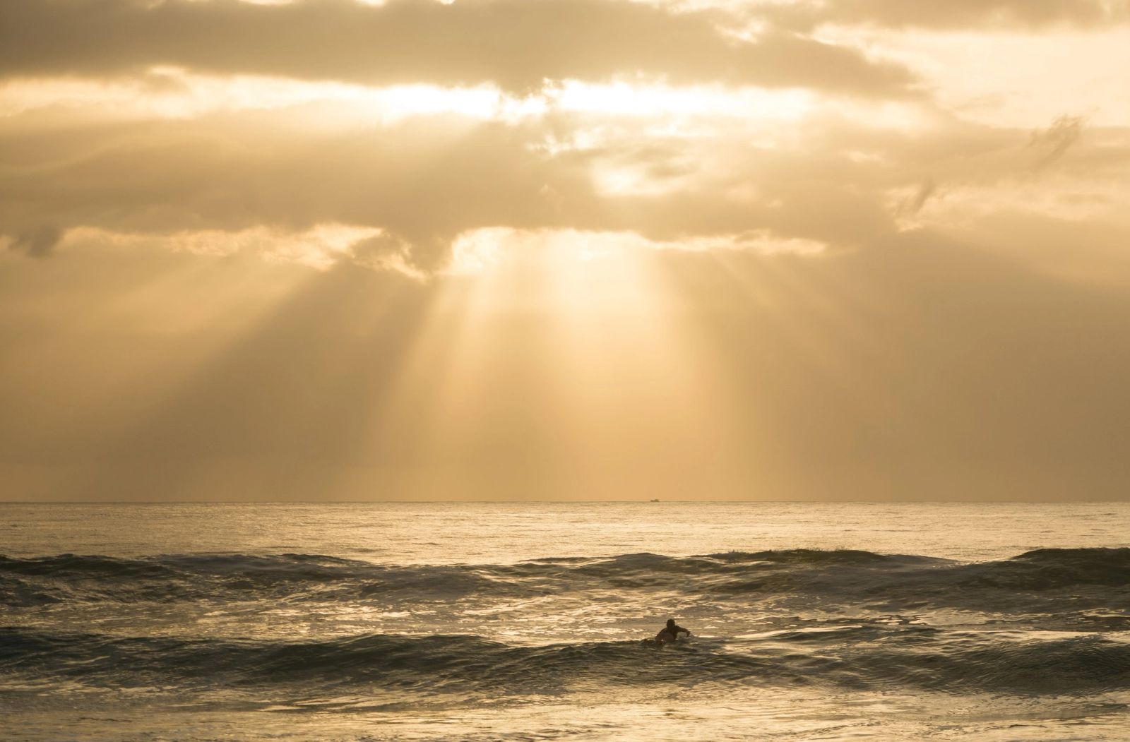 Cronulla God Rays Ocean