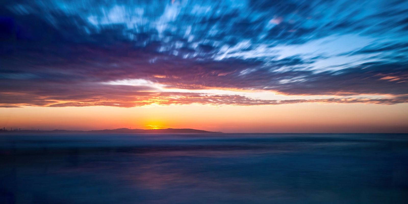 Ocean Sunset Horizon Minimal