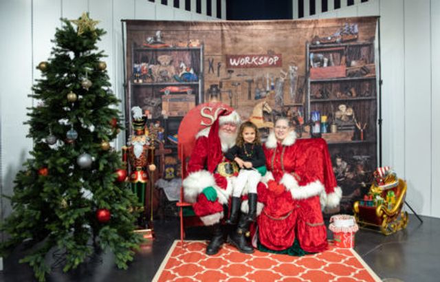 santa with kids at gresham station