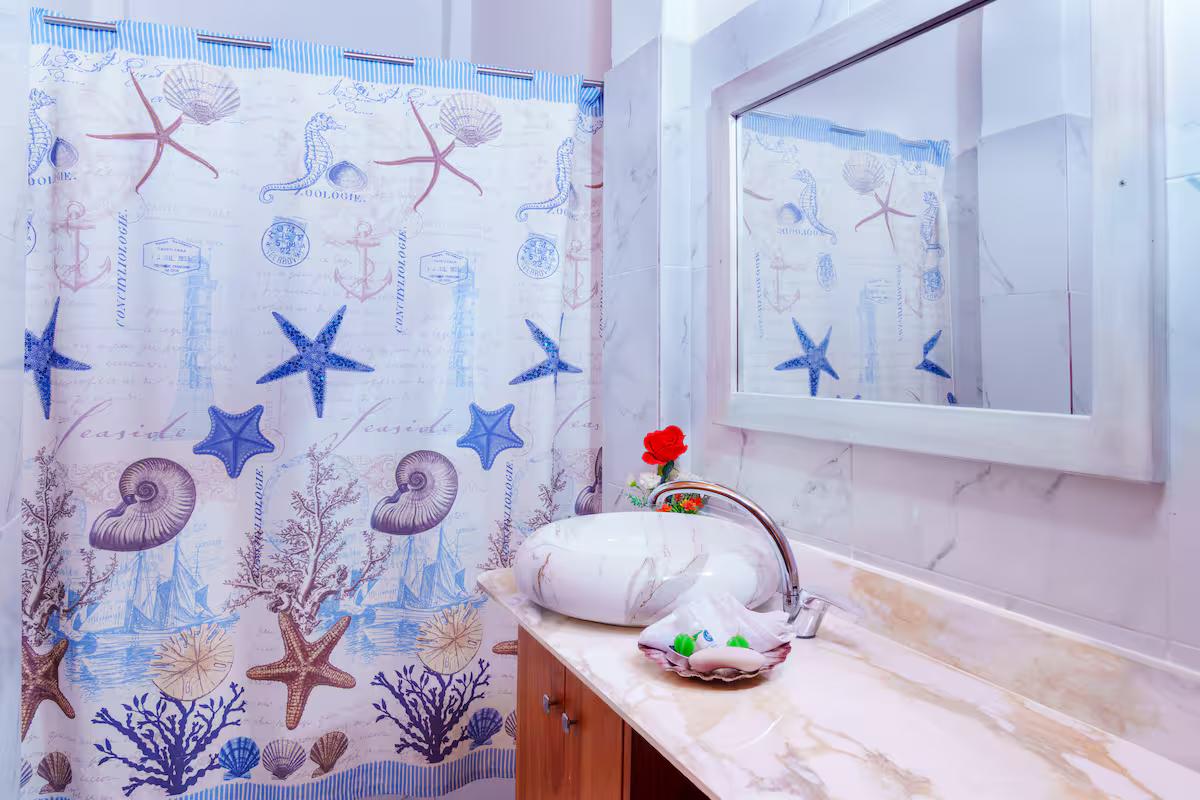 Condo Galápagos & Beyond, Condo 5, Bathroom 1