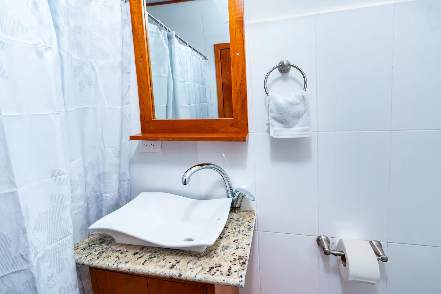 Condo Galápagos & Beyond, Condo 3, Bathroom 1