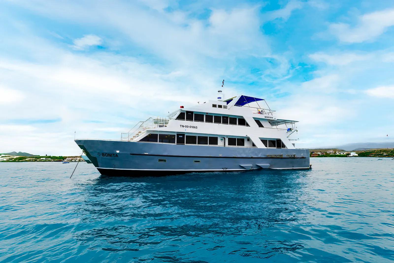 Bonita Yacht in the Galápagos