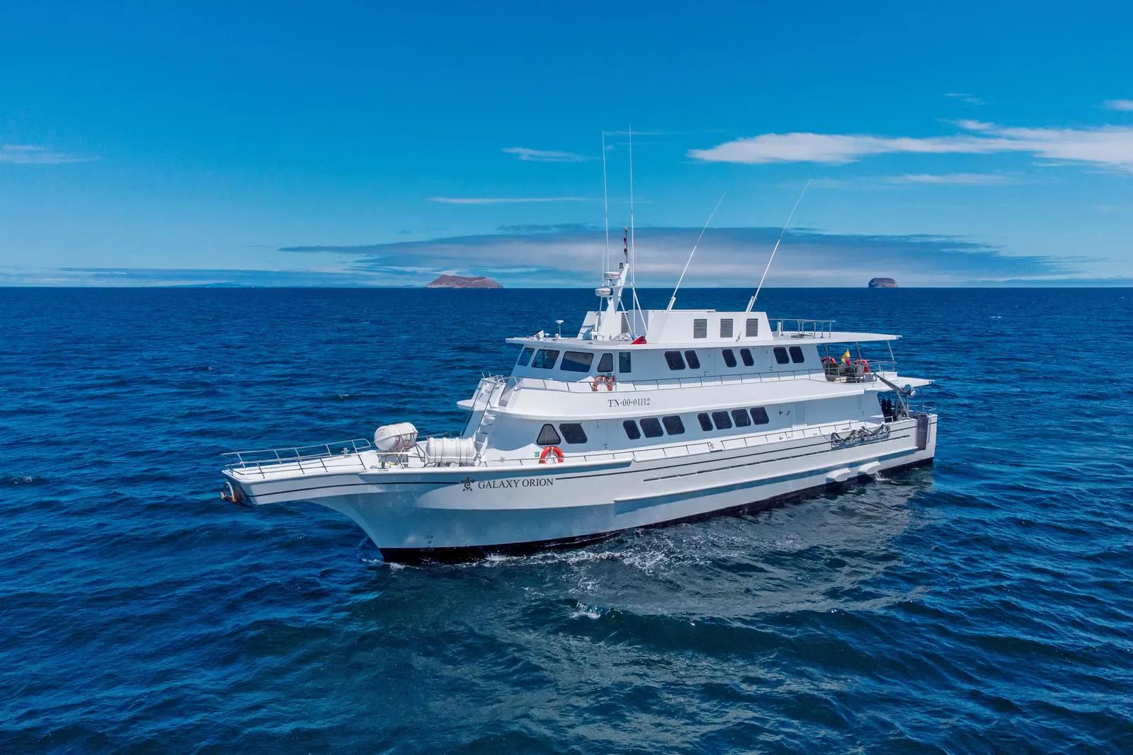Galaxy Orión Yacht in the Galápagos