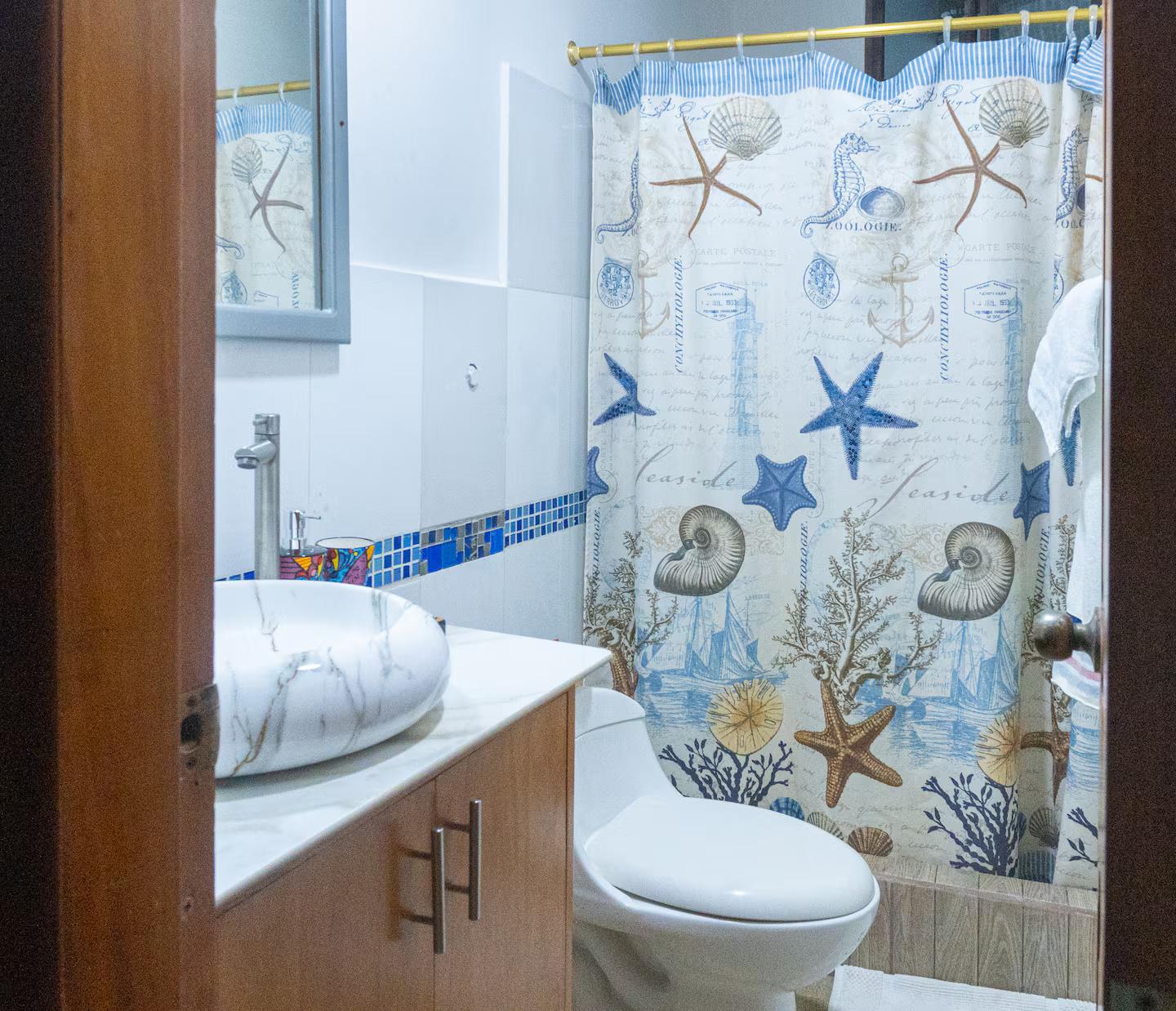 Condo Galápagos & Beyond, Condo 1, Bathroom 2