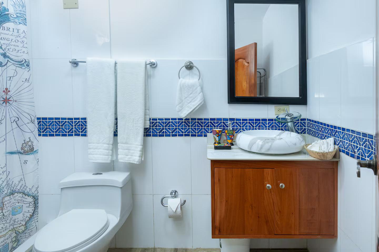 Condo Galápagos & Beyond, Condo 1, Bathroom 1