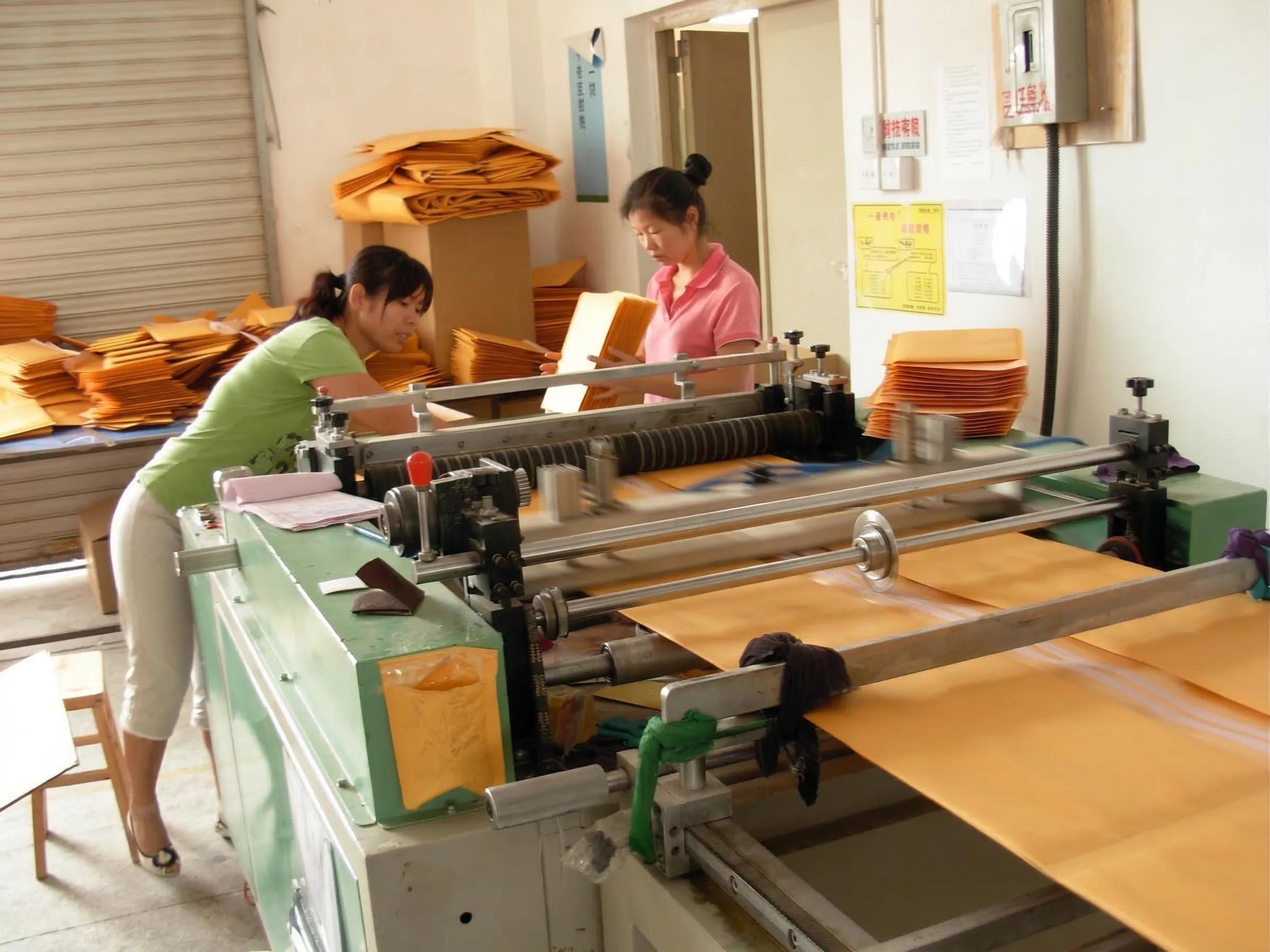 In-house quality control and precision sorting of custom printed kraft envelopes during the manufacturing process at our workshop.
