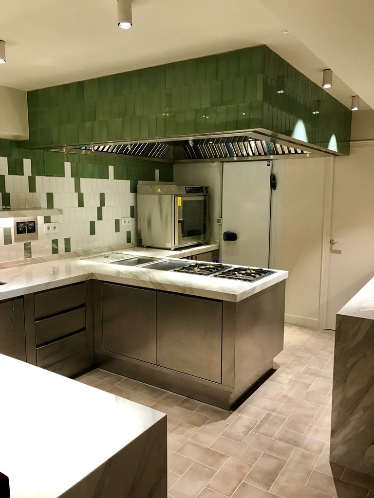 Campana Extractora Modelo Slim con acabado Volt de Morgui