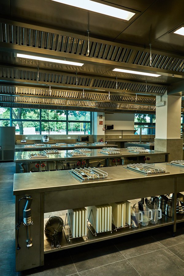 Cuina BCN Culinary HUB amb sostre filtrant morgui