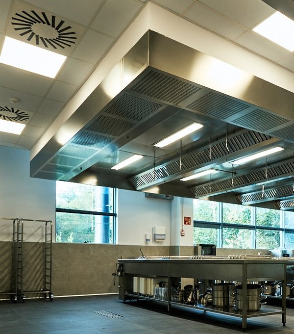 Cocina BCN Culinary HUB con techo filtrante morgui