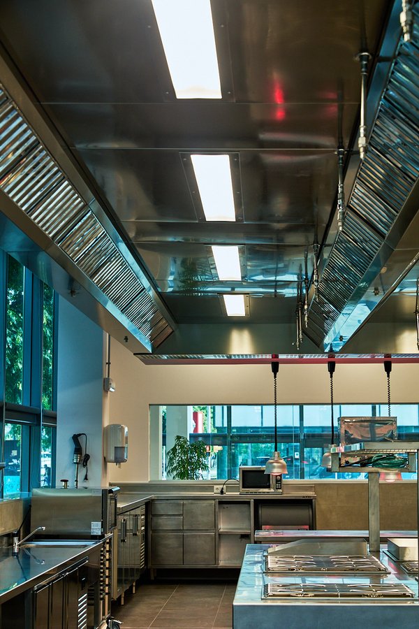 Cocina BCN Culinary HUB con techo filtrante morgui