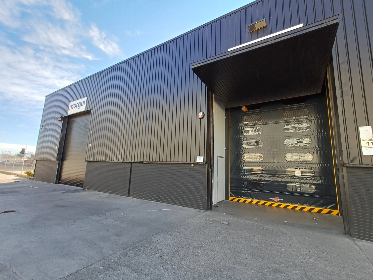 Portes entrada magatzem Morgui