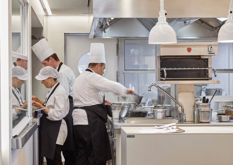 Cuina del Casamar de Llafranc amb campana extractora de Morgui