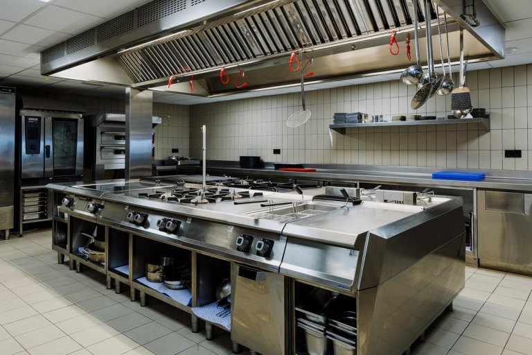 Campana Extractora Beret de Morgui en Cocina del Hotel Estival Maramar