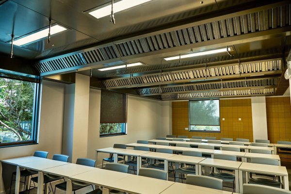 Aula de trabajo del BCN Culinary HUB con Techo Filtrante de Morgui