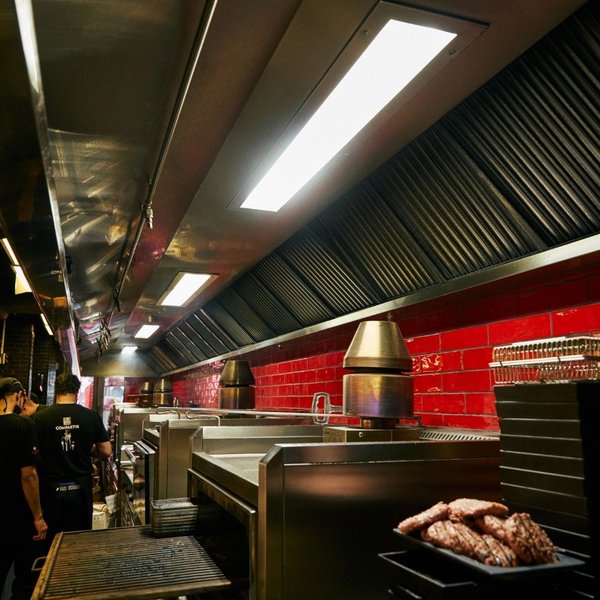 Campana extractora Indok de Morgui en Pura Brasa Platja d'Aro