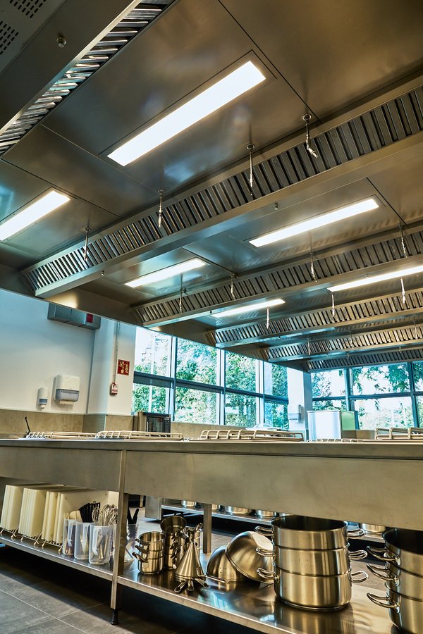 Cuina BCN Culinary HUB amb sostre filtrant morgui