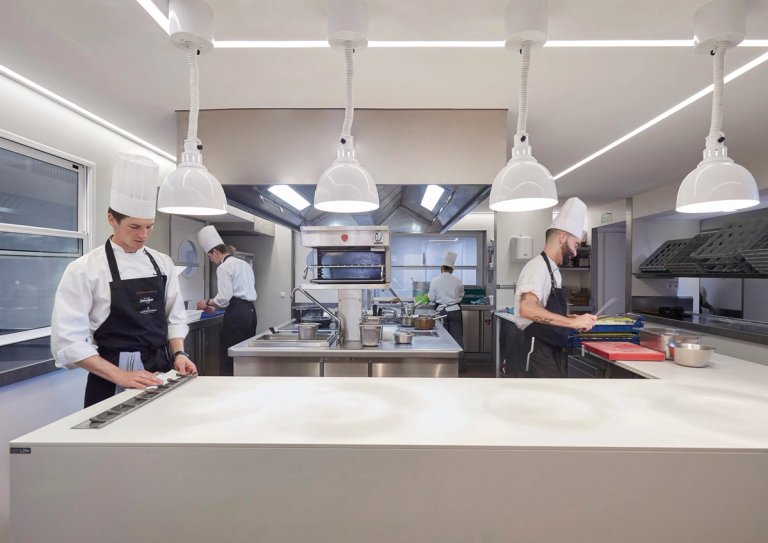 Cuina del Casamar de Llafranc amb campana extractora de Morgui