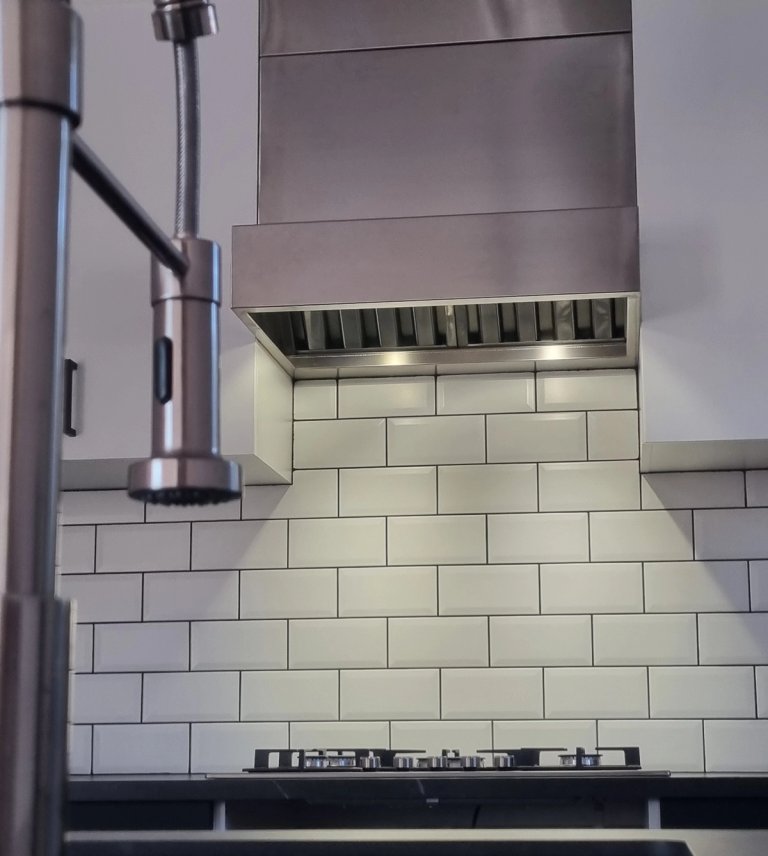 Campana Extractora Doméstica Modelo Sitges de Morgui Instalada