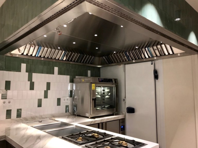 Campana Extractora Modelo Slim con acabado Volt de Morgui