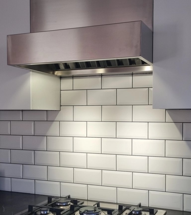 Campana Extractora Doméstica Modelo Sitges de Morgui Instalada