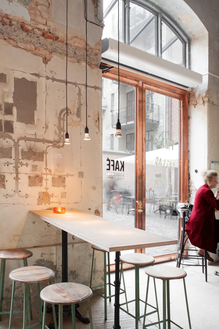 Cortina de Aire Frico modelo PA2200C en Entrada Cafeteria