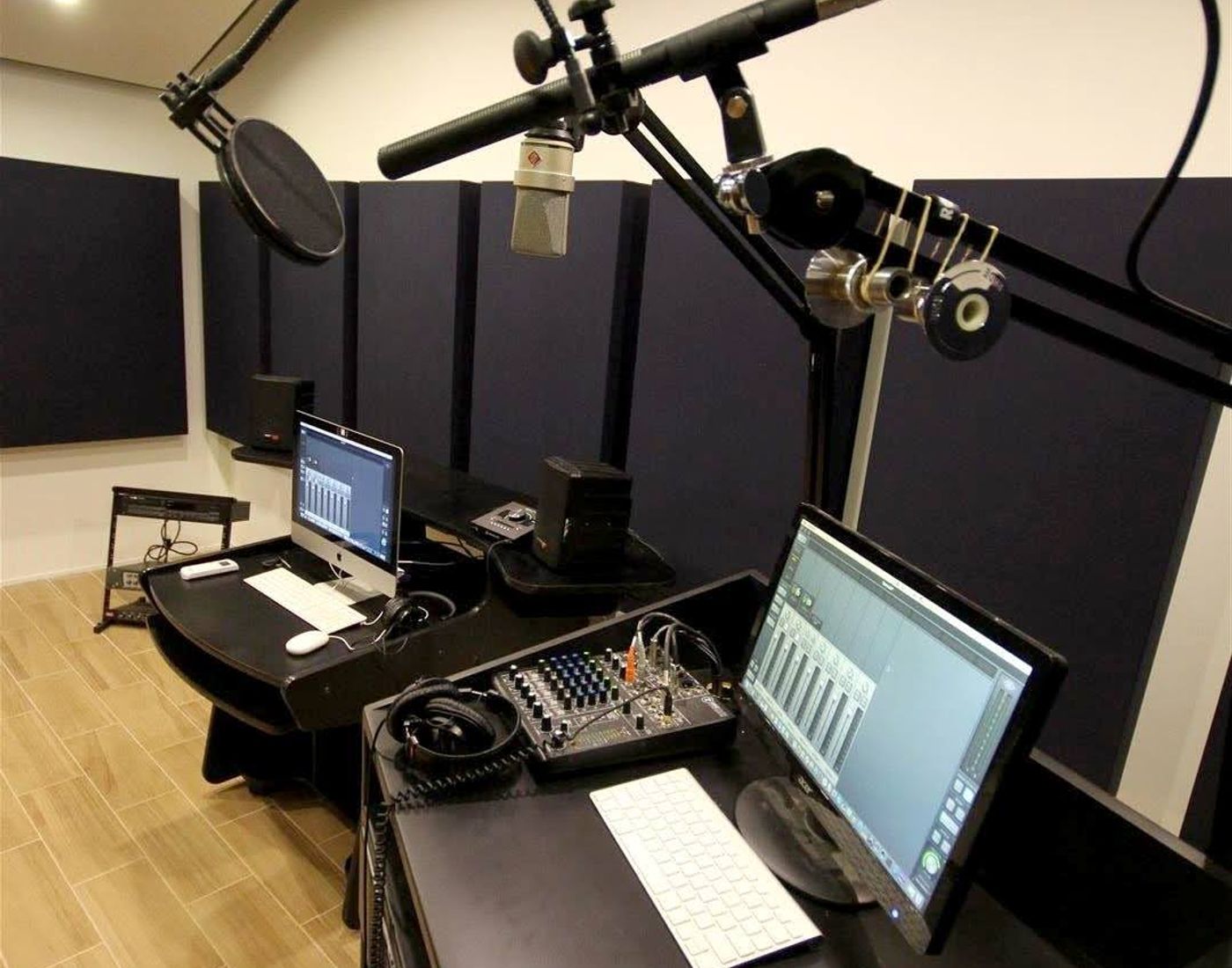 Jonathan Lockwood voiceover studio