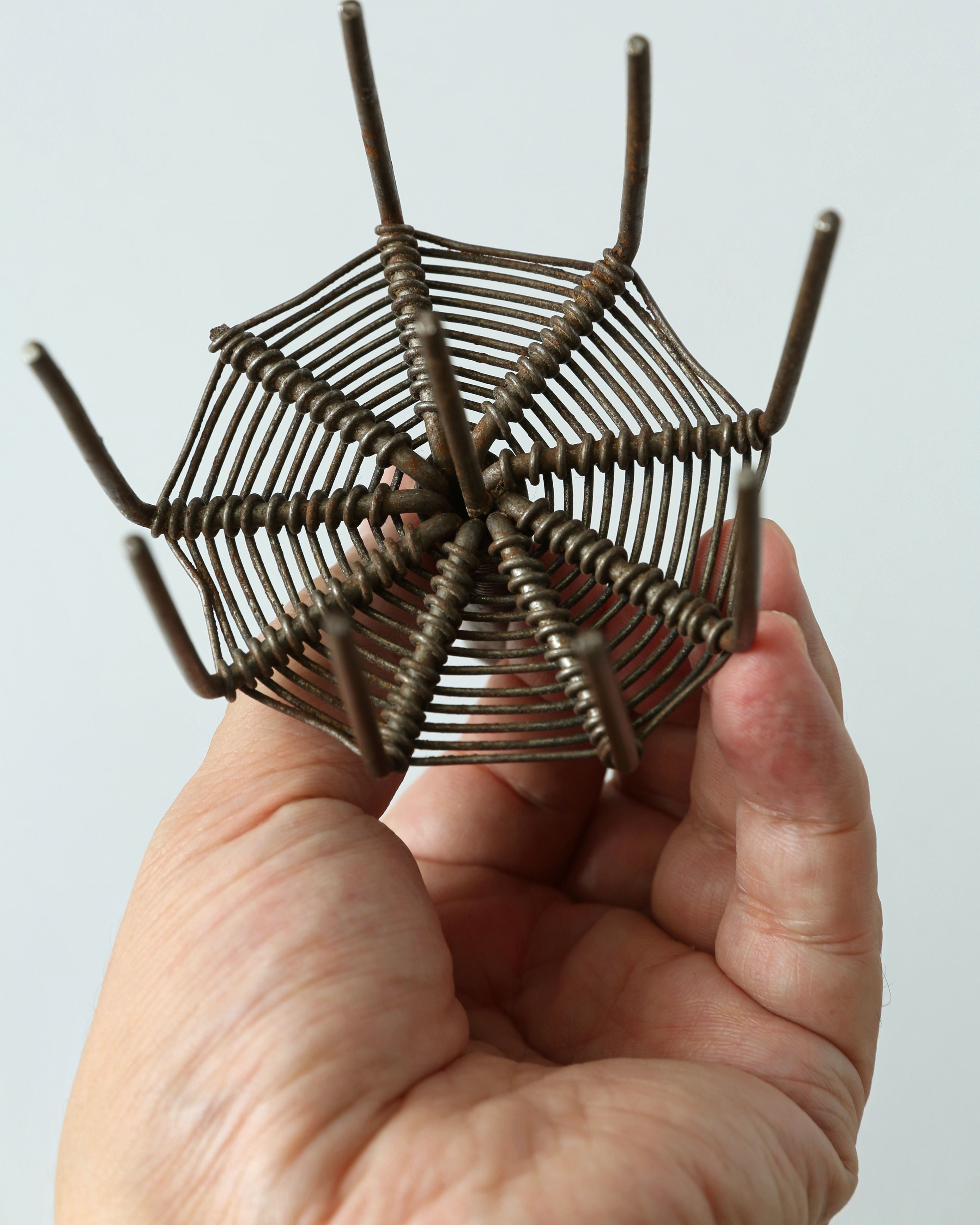 針金細工 パン生地の穴あけ器 6