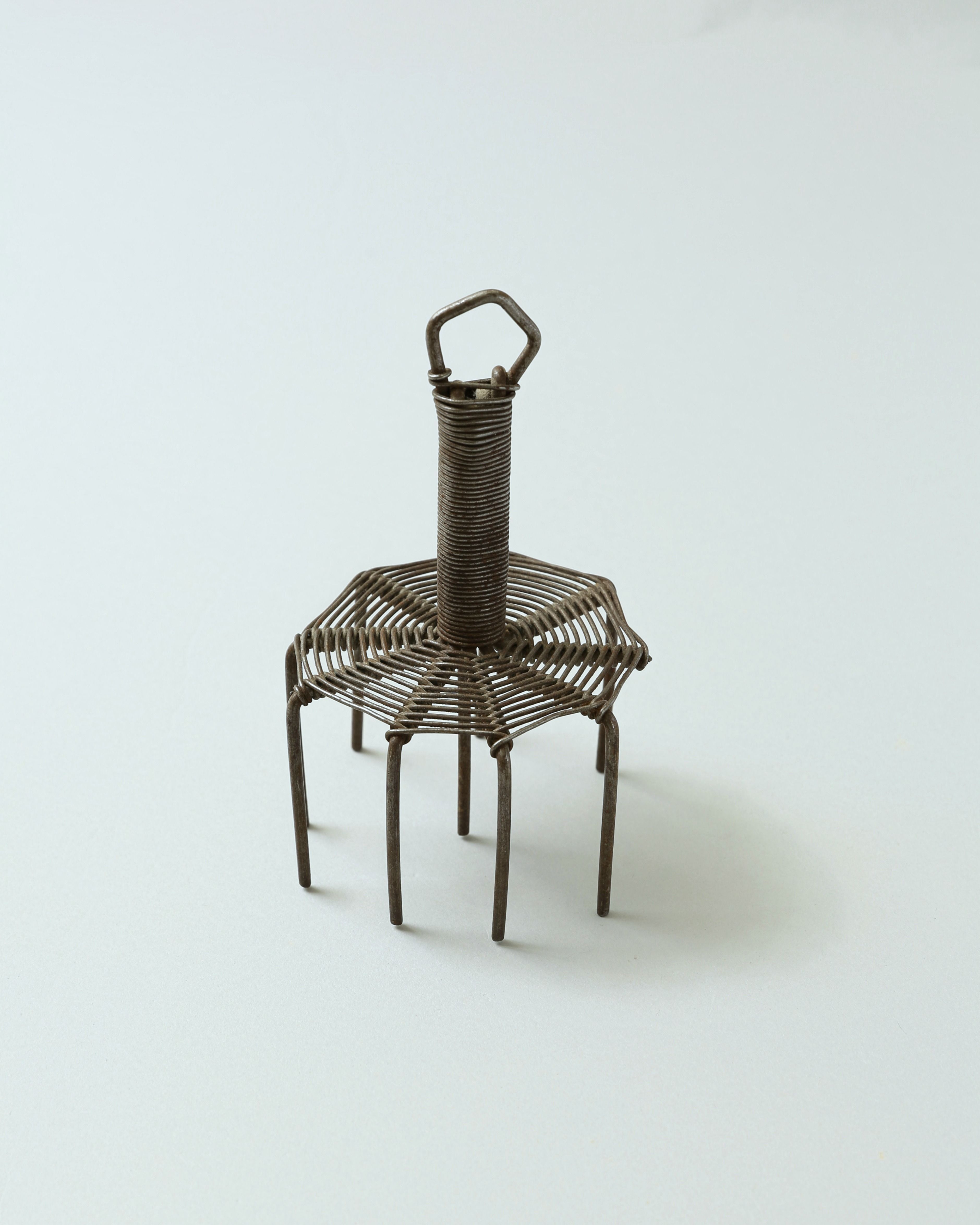 針金細工 パン生地の穴あけ器 1