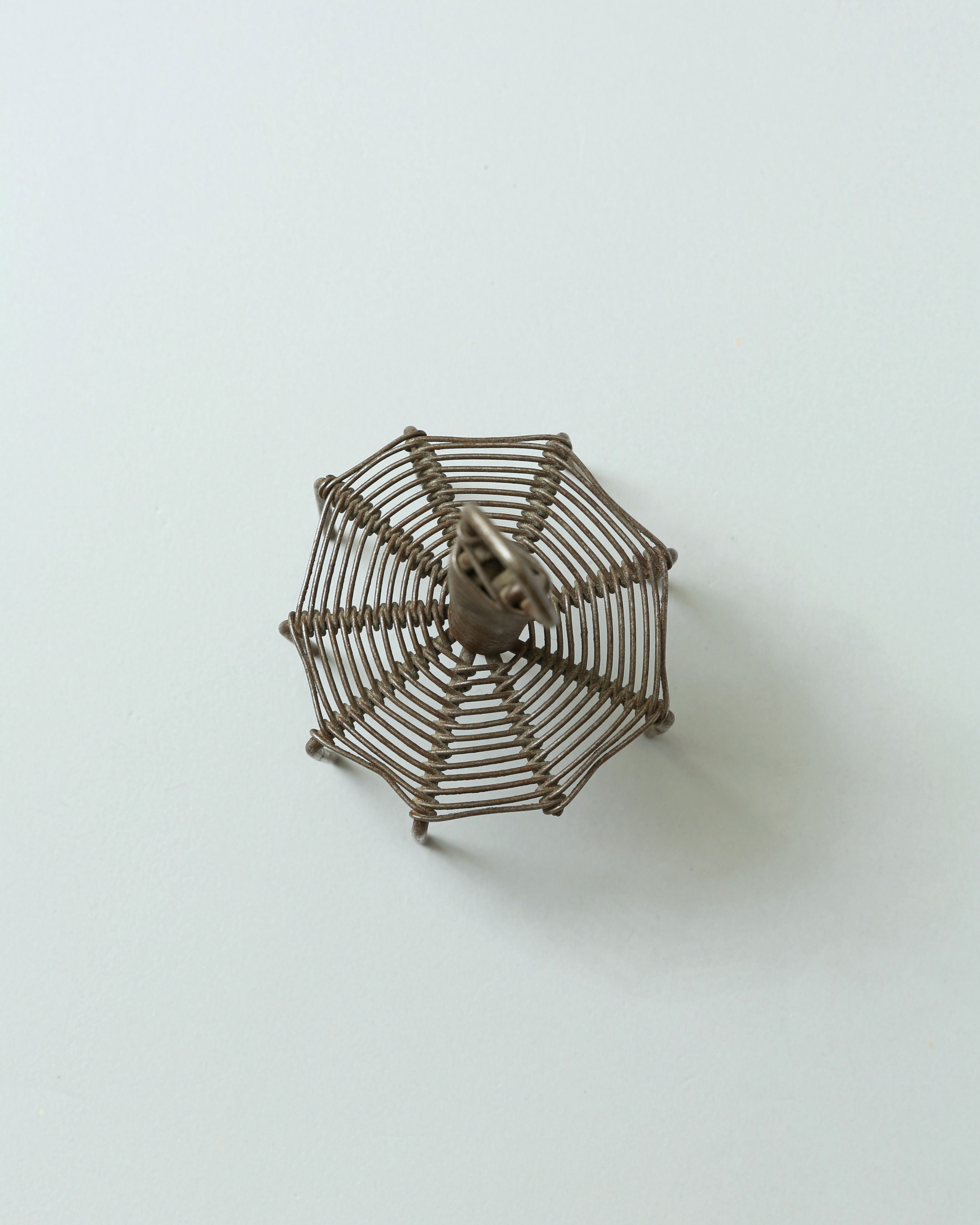 針金細工 パン生地の穴あけ器 3
