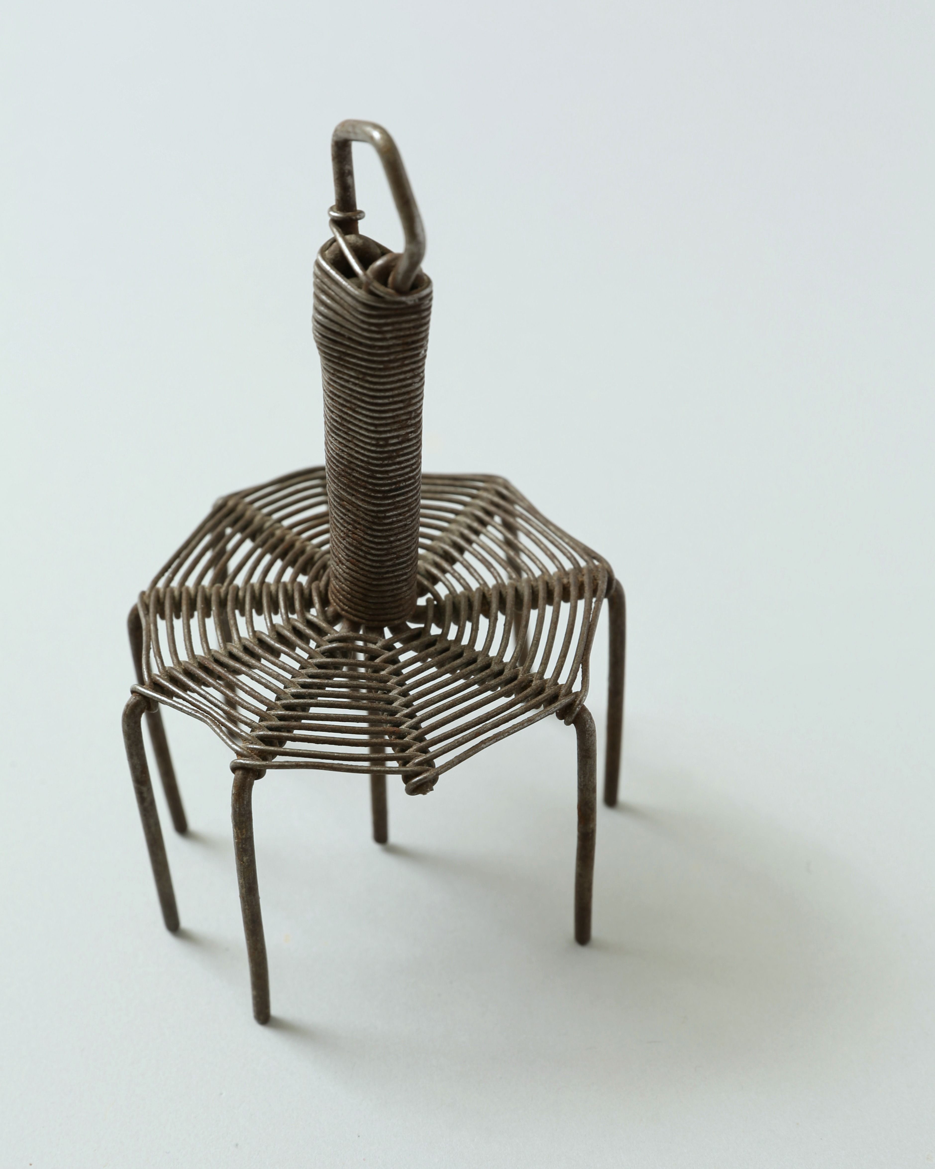 針金細工 パン生地の穴あけ器 4