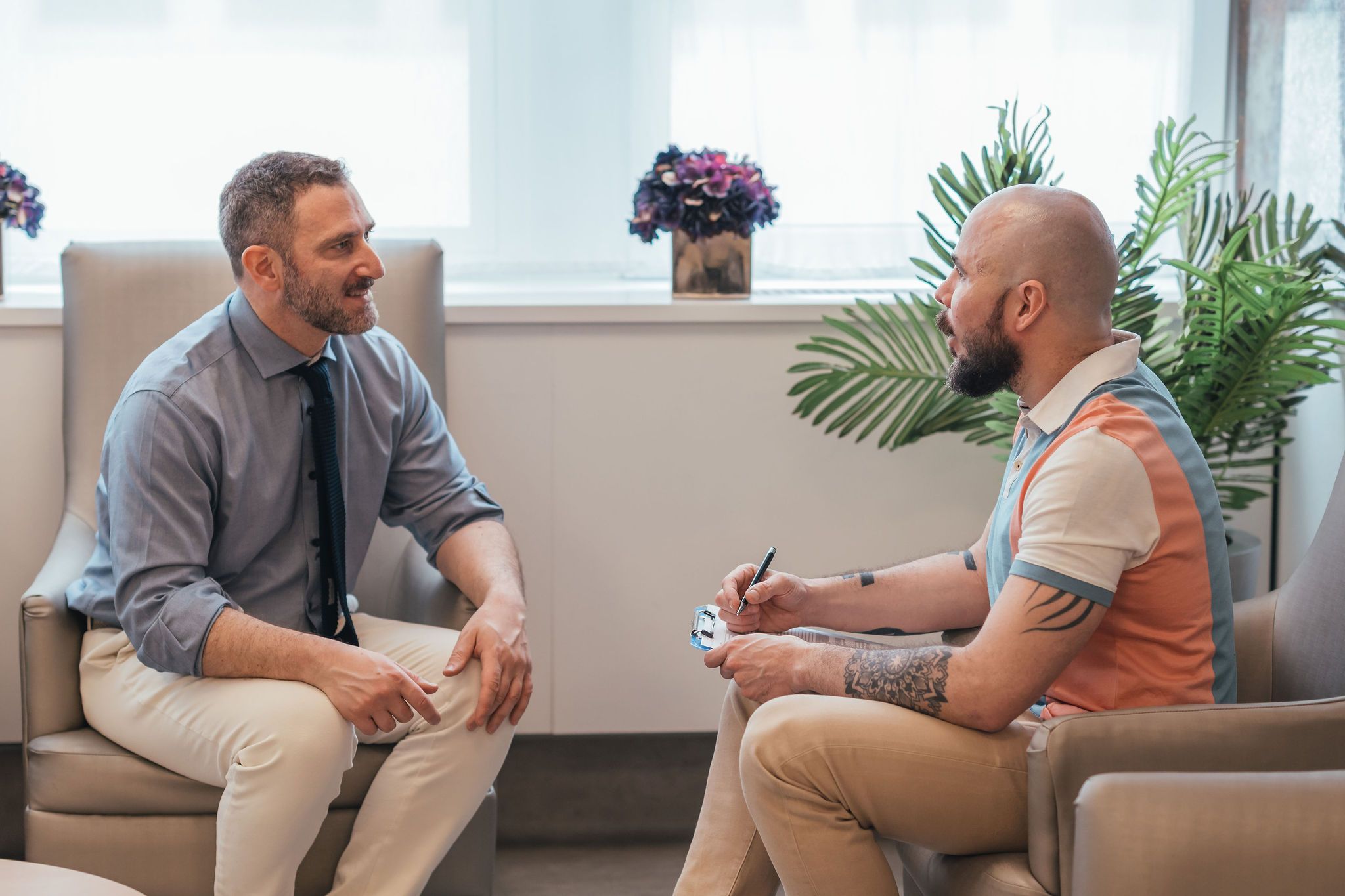 Mr Ollandini providing expert erectile dysfunction assessment and treatment advice during a one-to-one ED consultation in his London clinic.