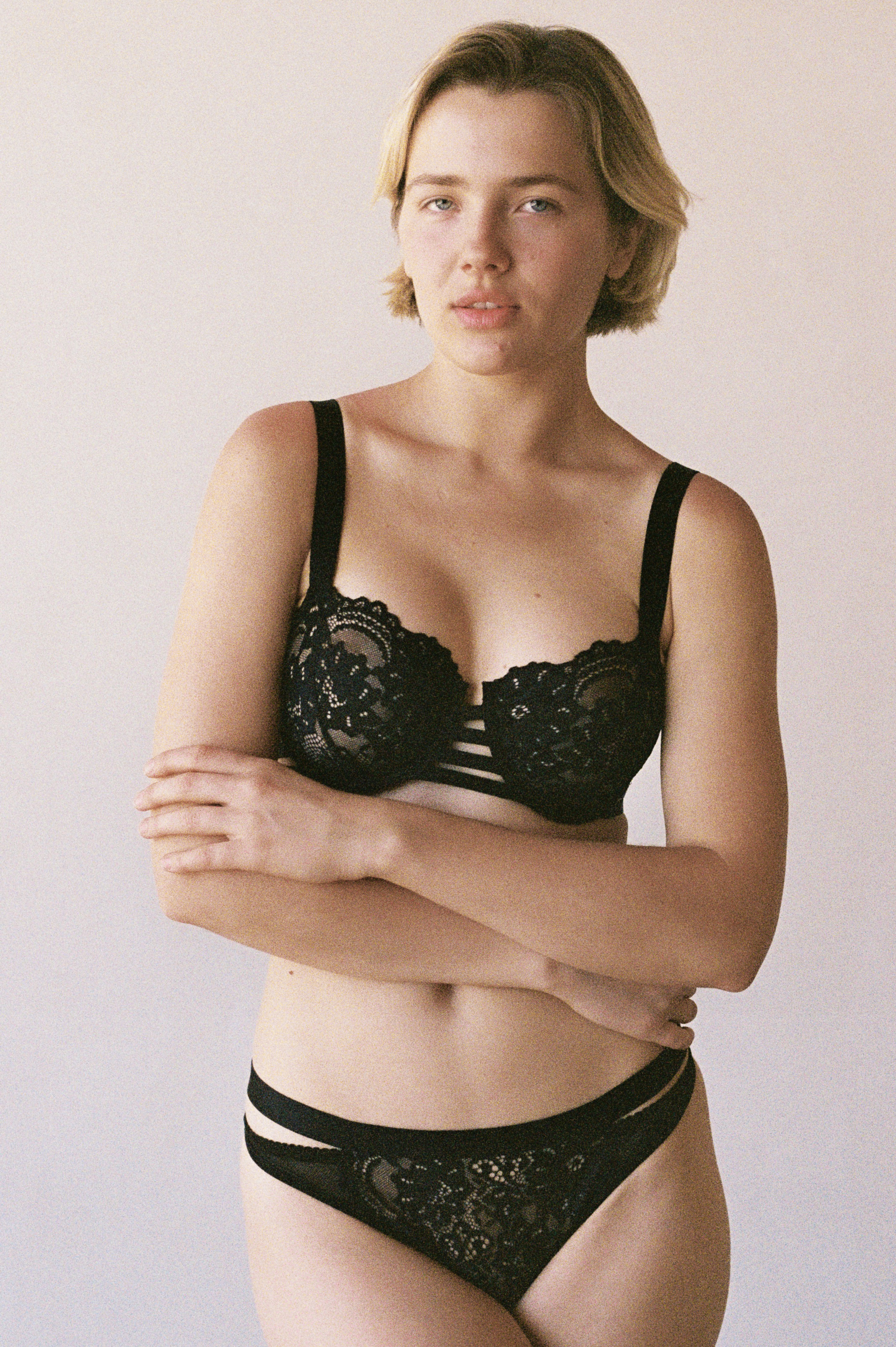 Lulu Strap Bra Black - 1