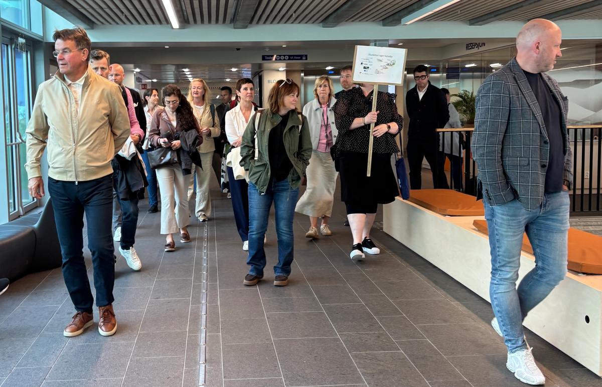 Alle som ville kunne få bli med på vandring gjennom helsebyen i Bergen.
