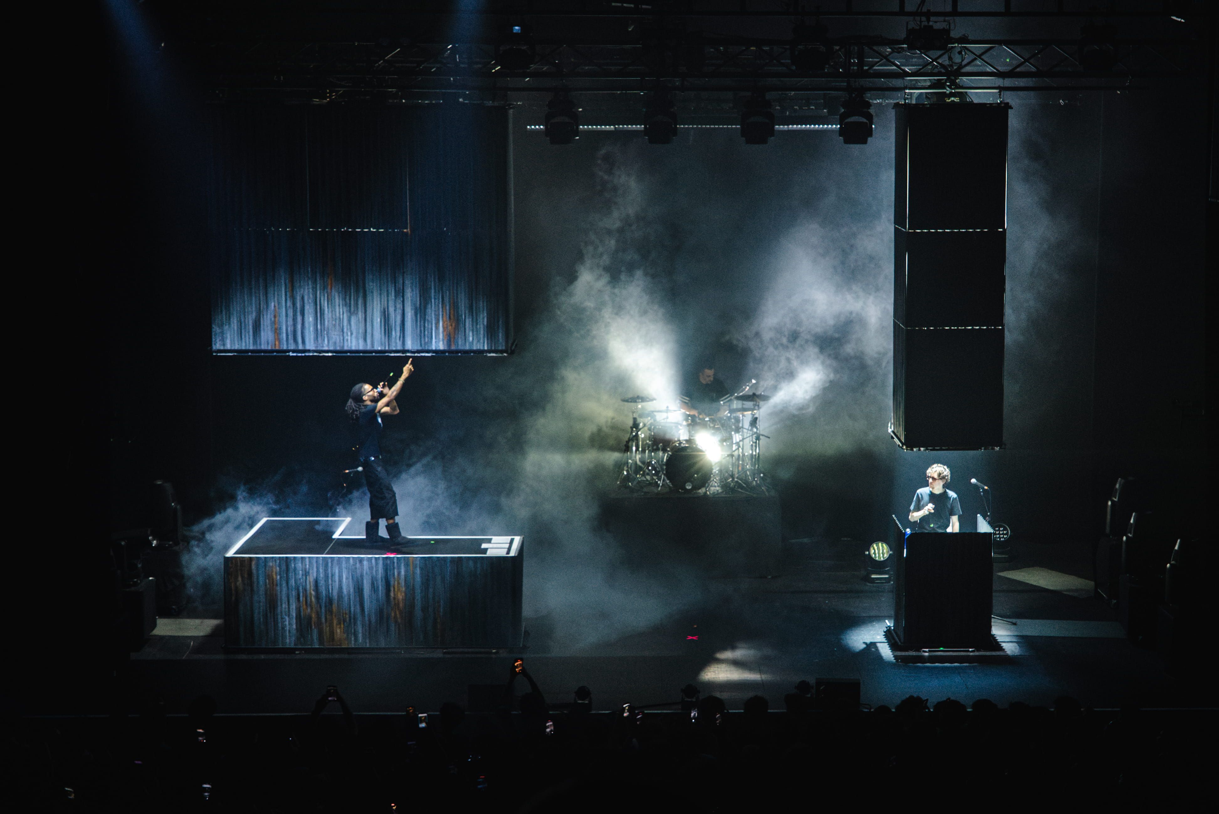 Yvnnis, DND Tour, Rap, Scénographie, Design Lumière, Tôle