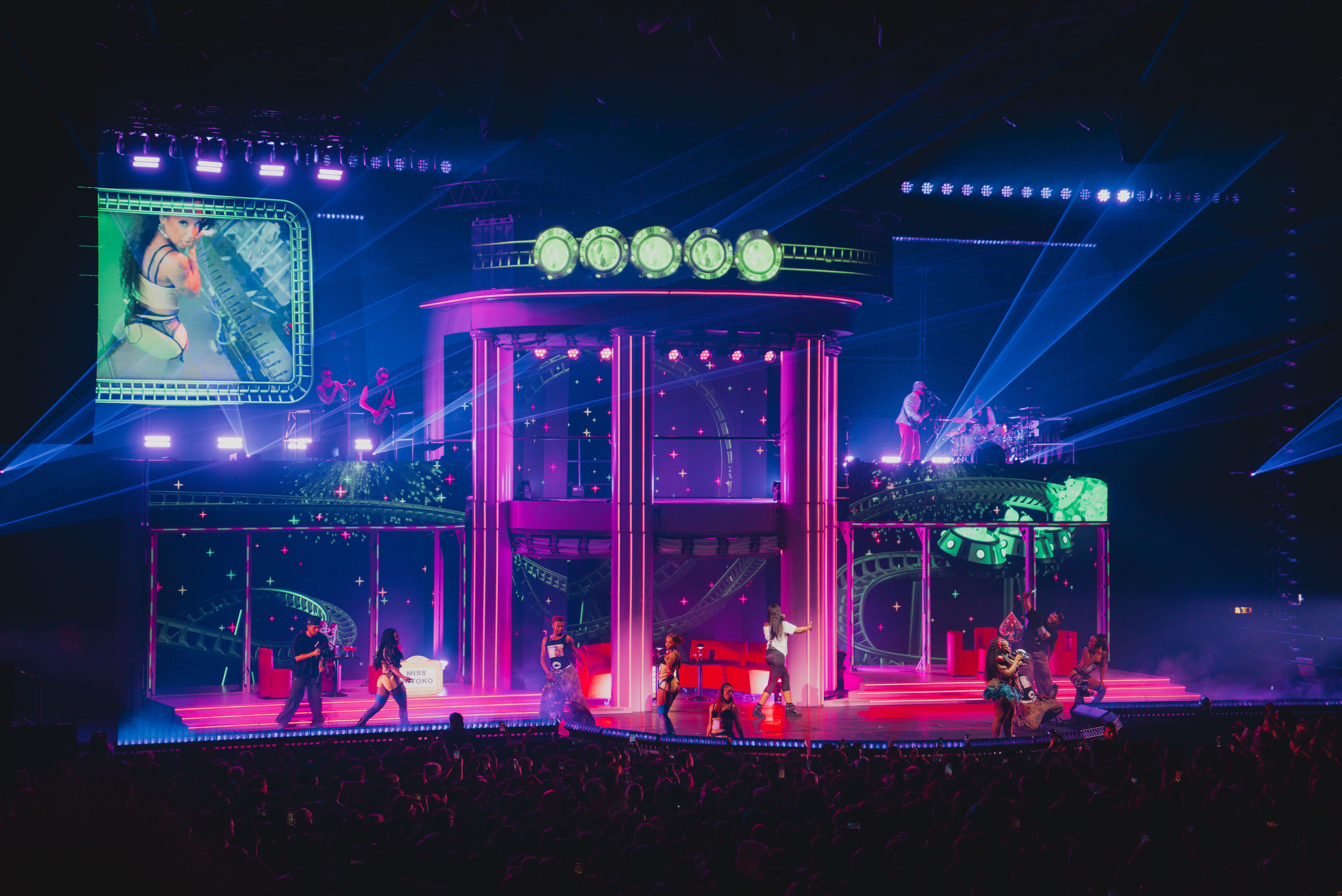 Theodora, BBL Tower, Free Kitty Tour, Zénith, Rap, Scénographie, Design Lumière, Design Vidéo, Rose