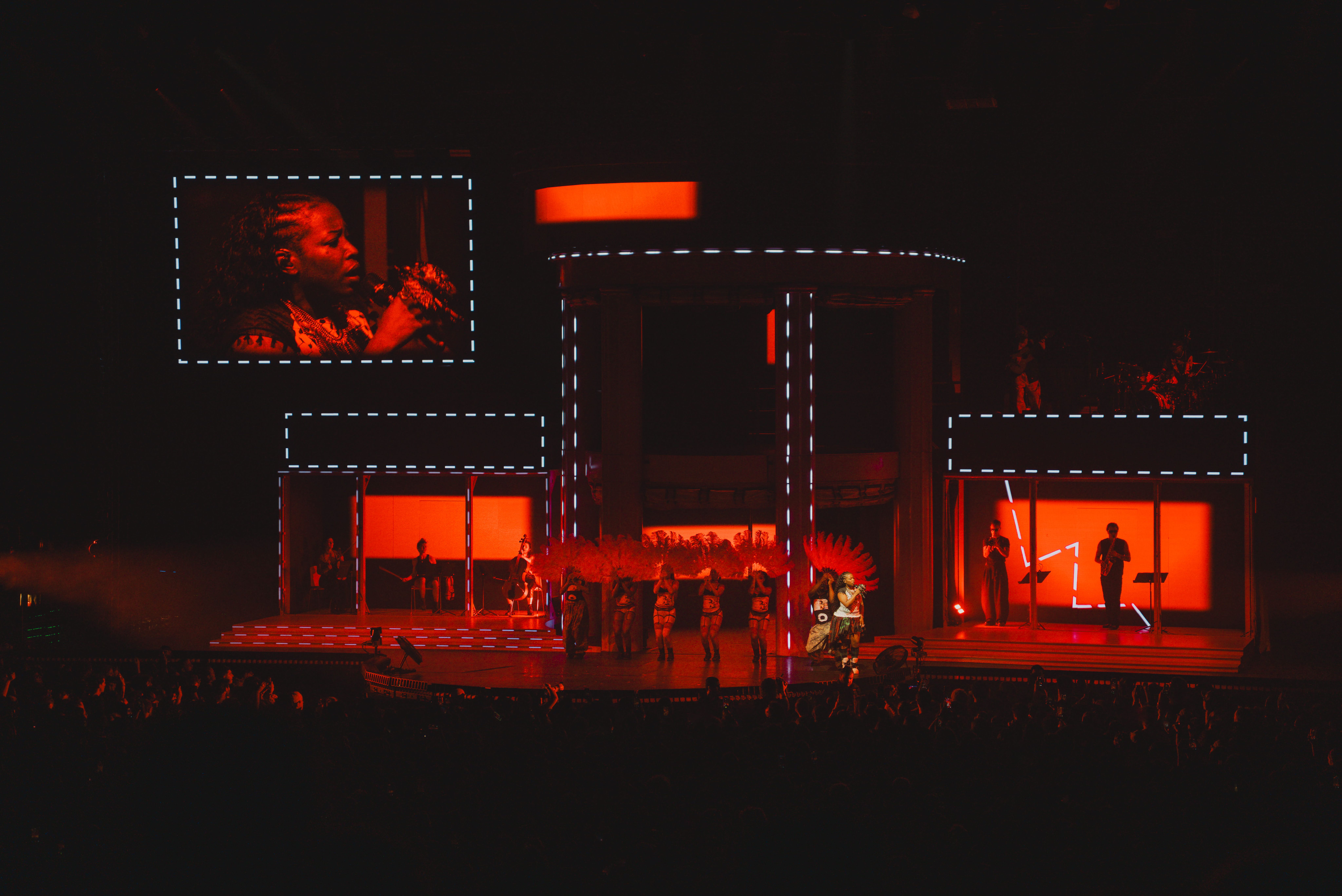 Theodora, BBL Tower, Free Kitty Tour, Zénith, Rap, Scénographie, Design Lumière, Design Vidéo, Rose