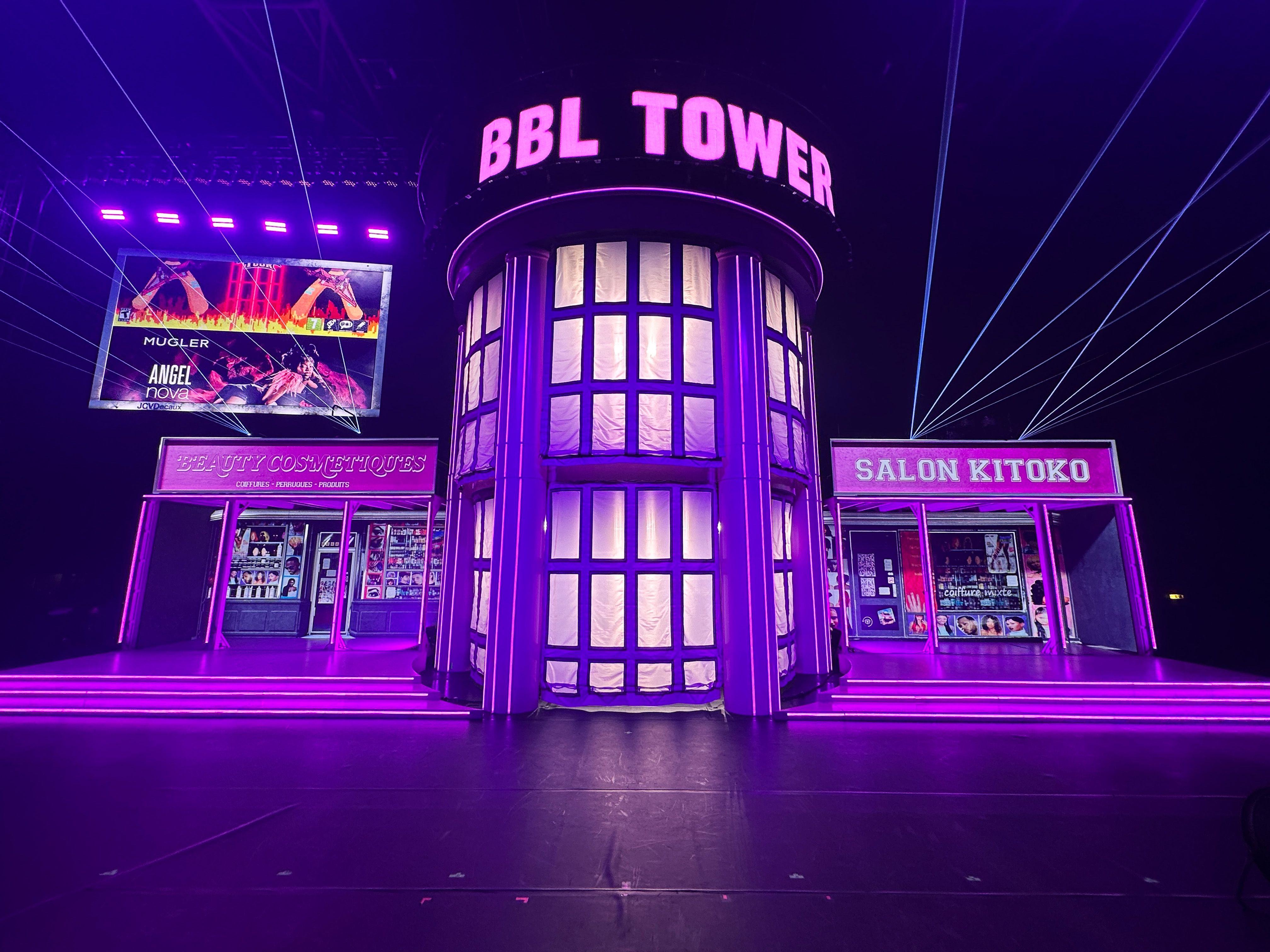 Theodora, BBL Tower, Free Kitty Tour, Zénith, Rap, Scénographie, Design Lumière, Design Vidéo, Rose