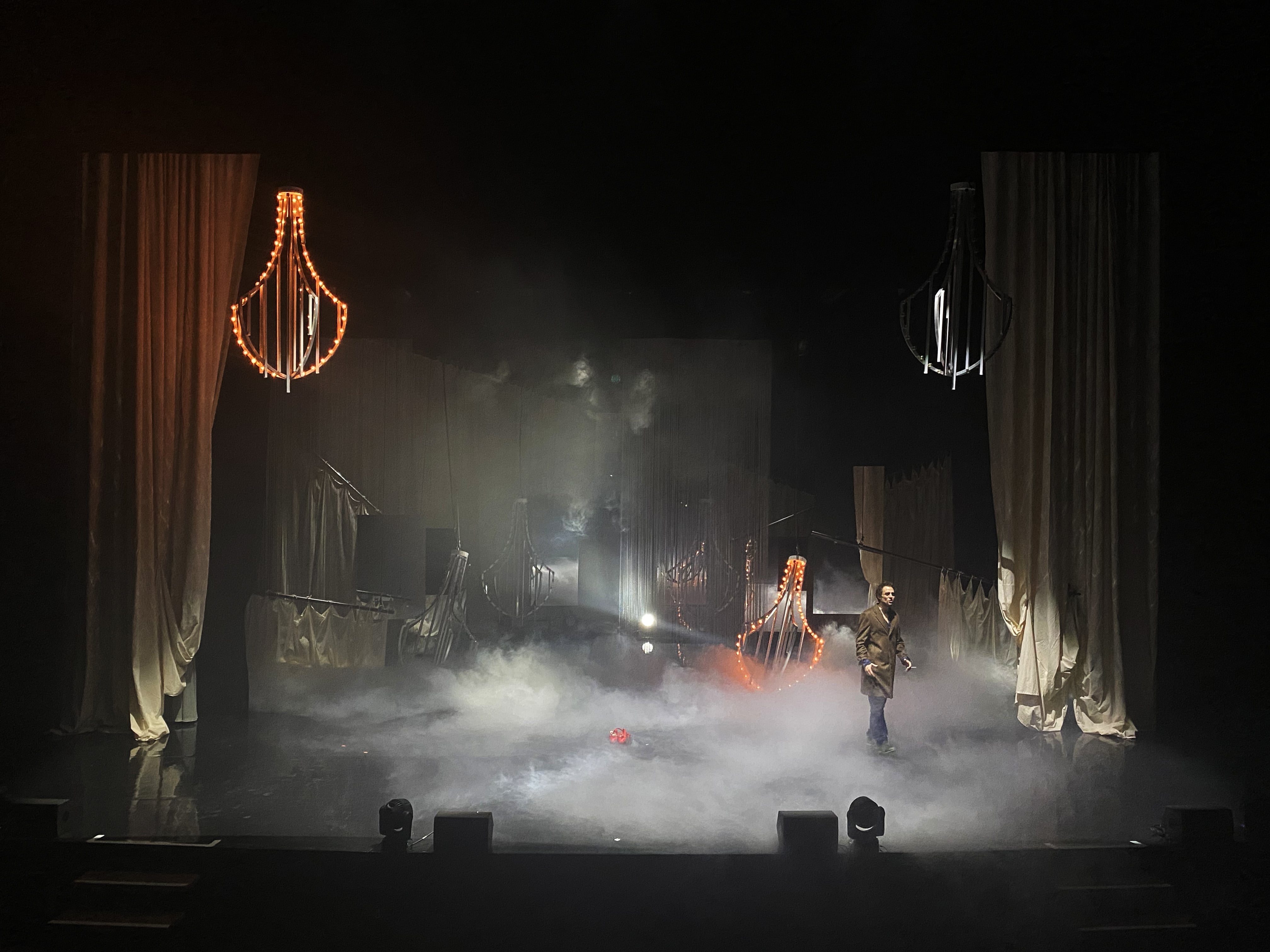 Les Souliers Rouges, Folies Bergère, 2020, The Musical Show, Scenography, Light Design, Video Design, Video Projection