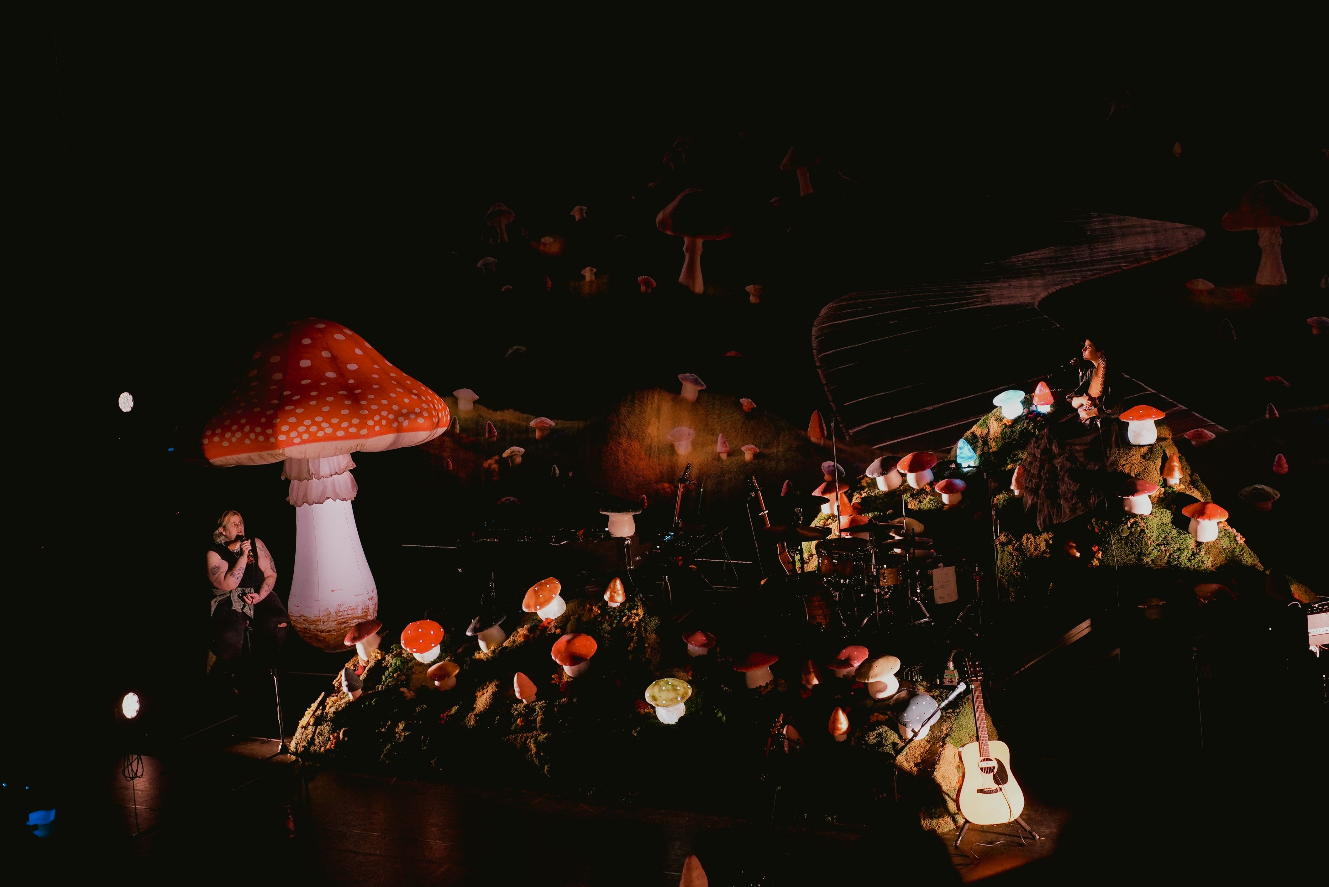 Pomme, Consolations Tour, Olympia, 2023, Scenography, Light Design, illuminated mushrooms, lichen