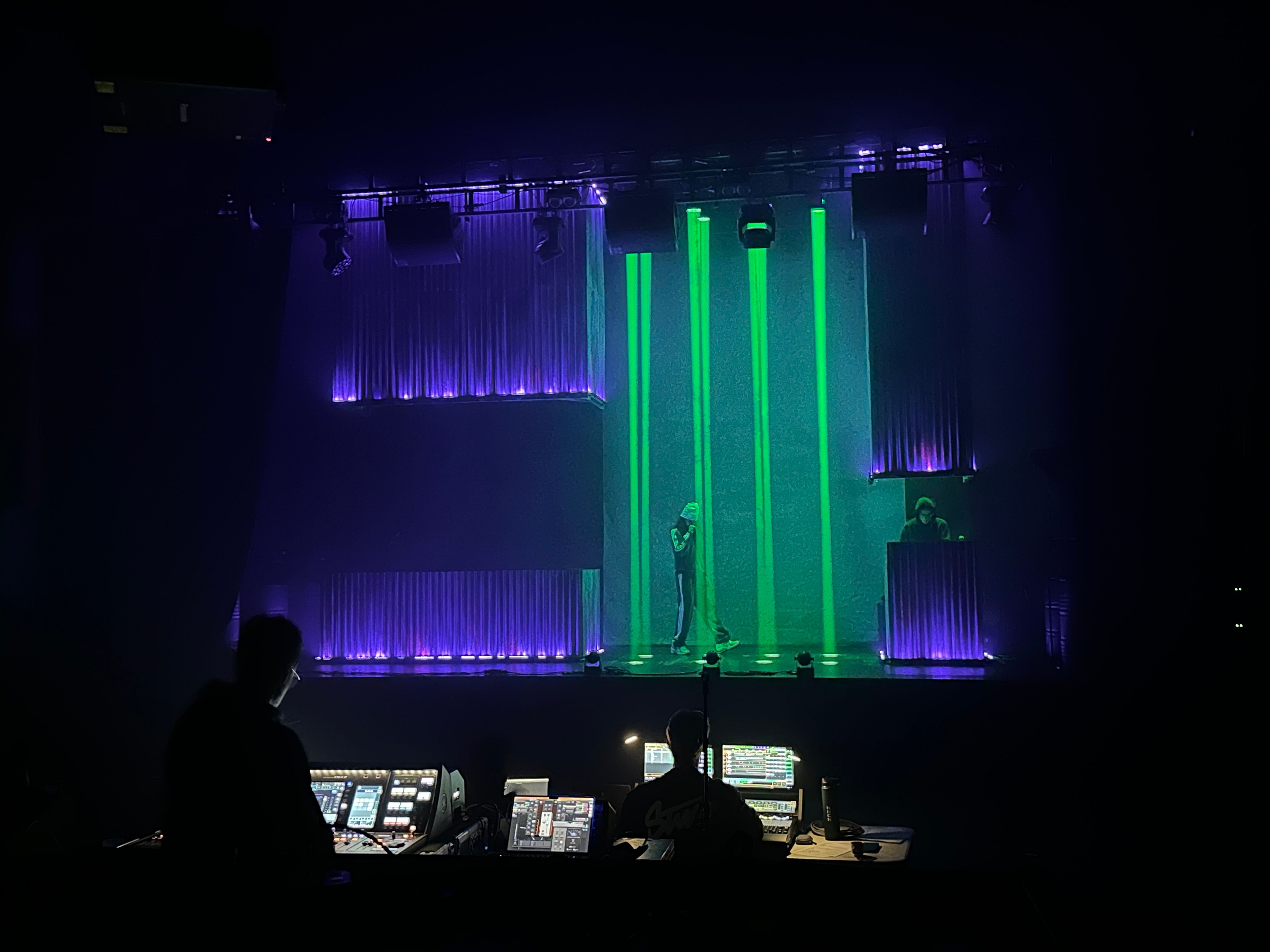 Yvnnis, DND Tour, Rap, Scénographie, Design Lumière, Tôle