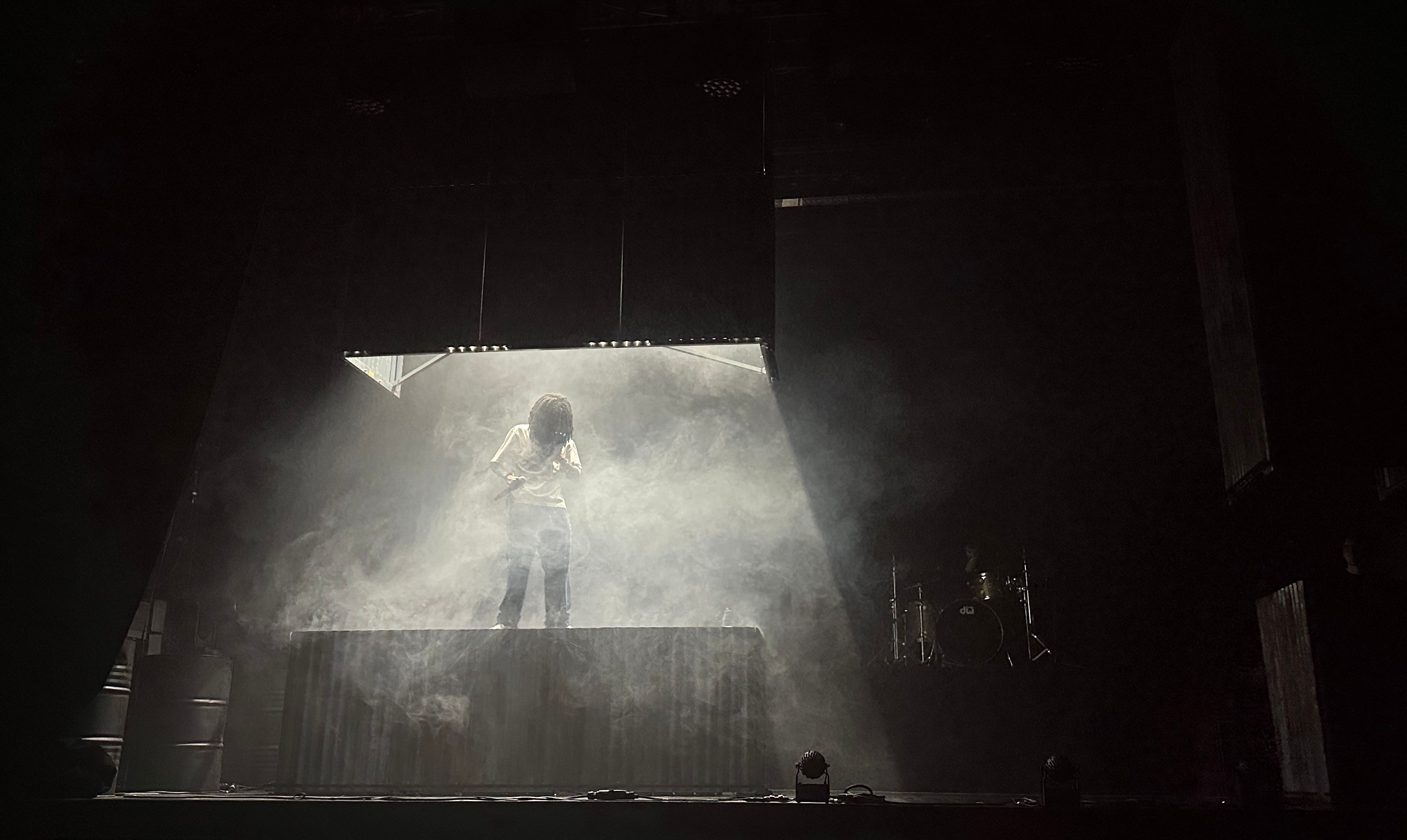 Yvnnis, DND Tour, Rap, Scénographie, Design Lumière, Tôle