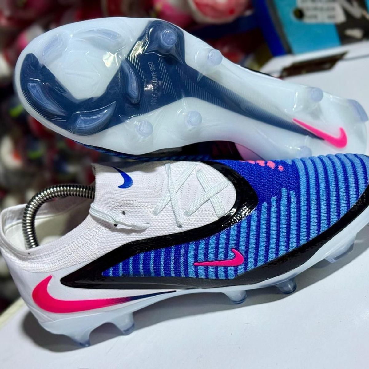 Nike Phantom 6 Low Elite FG Football Boots — view 1