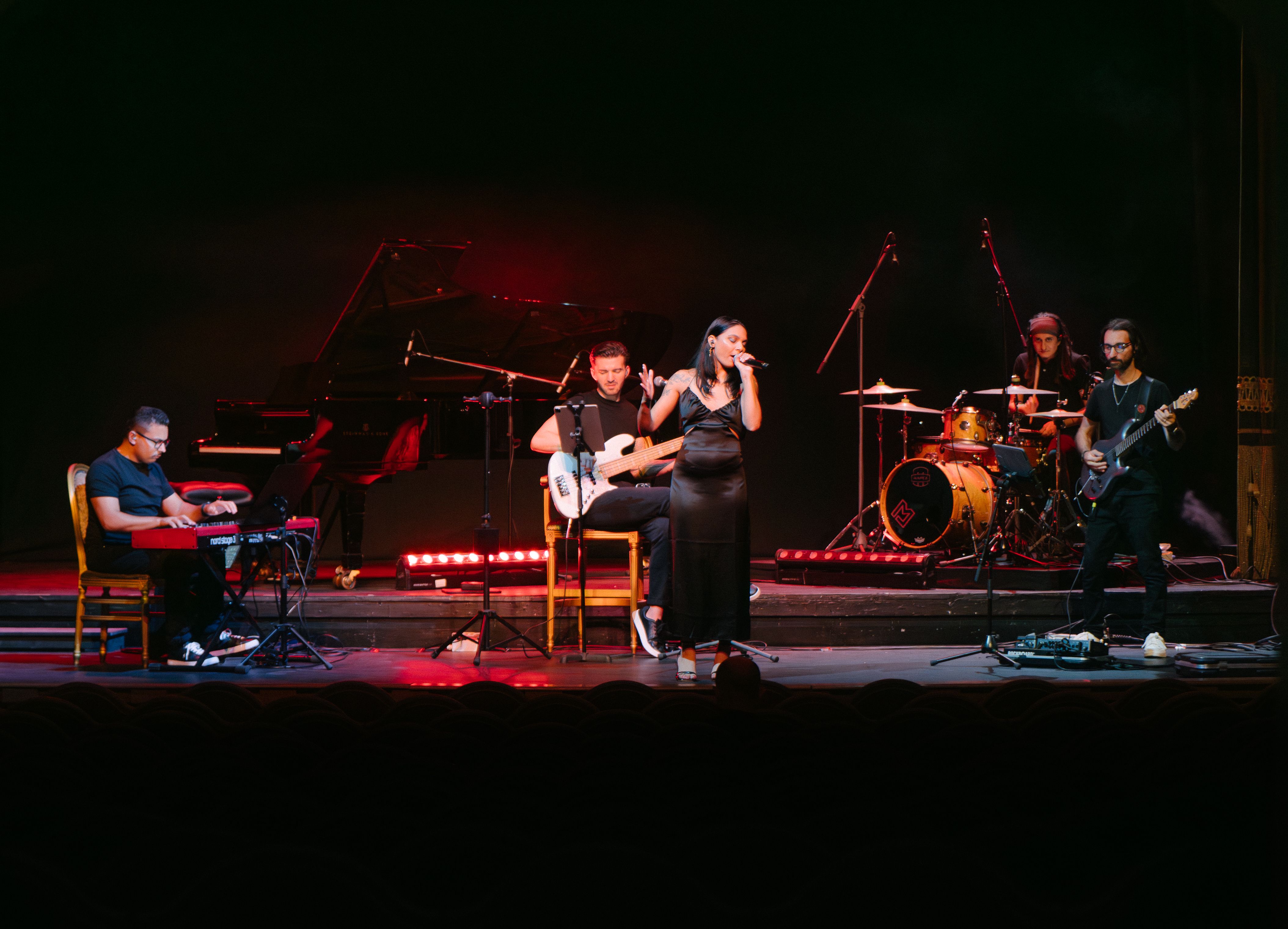 singer with band