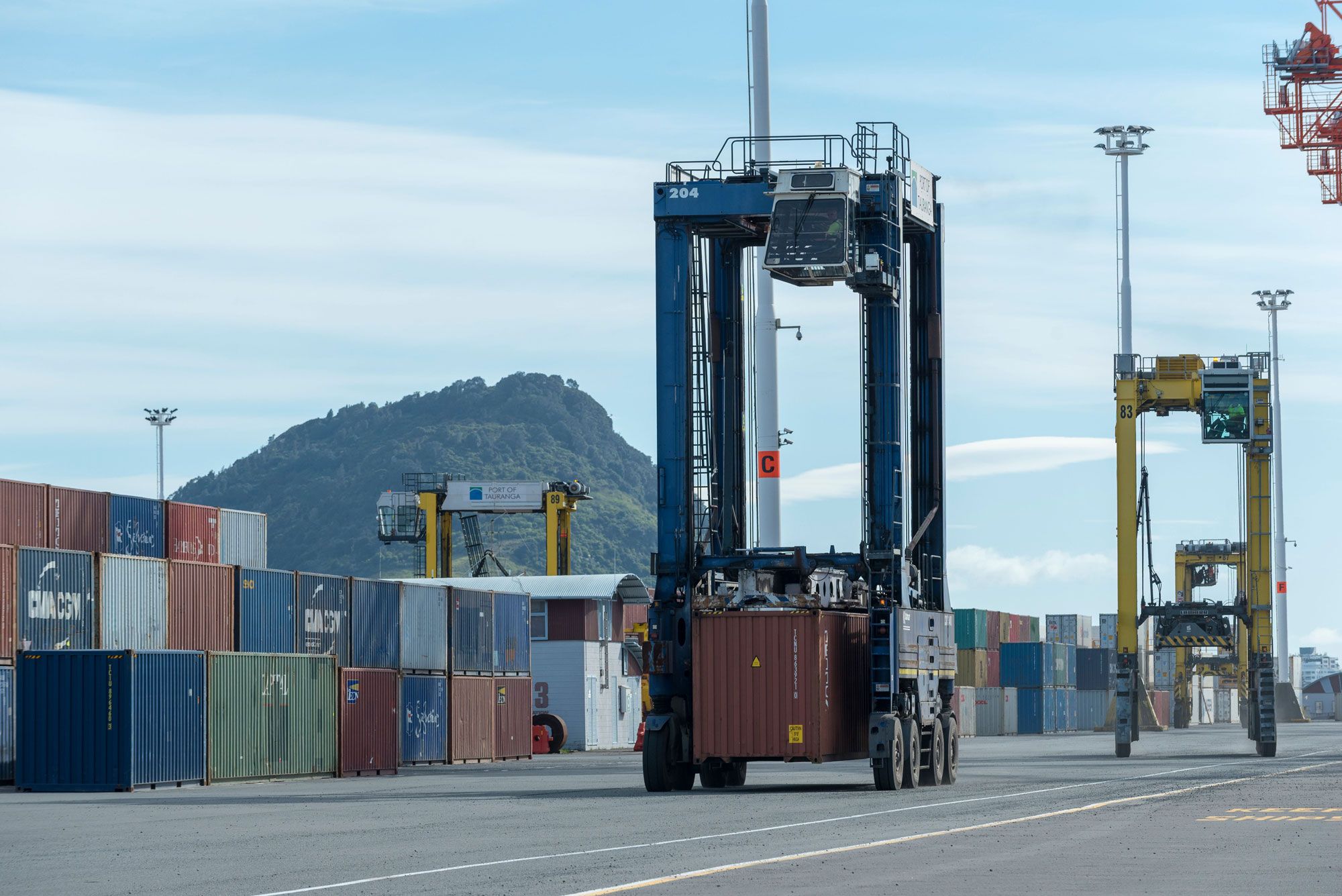 OjiFS shipping containers moving